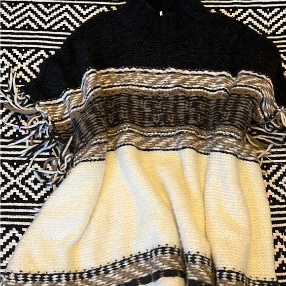 Free People Labyrinth Poncho / Sweater Sz XS - Picture 3 of 4